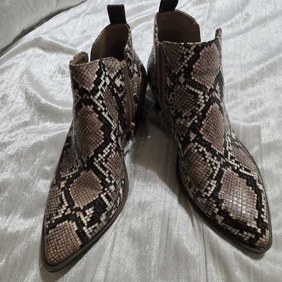 Snakeskin Ankle Boots By Time And Tru Size 7 1/2 EUC - Picture 6 of 8